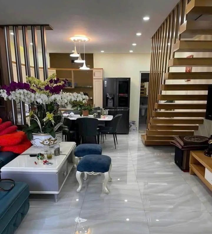 Nhà Phố Đà Lạt 150m² giá 13.5 tỷ - Mặt tiền kinh doanh đắc địa!