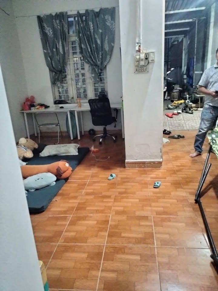 Cho thuê nhà nguyên căn Dĩ An 110m² - Giá 6 triệu, Sân ô tô rộng rãi