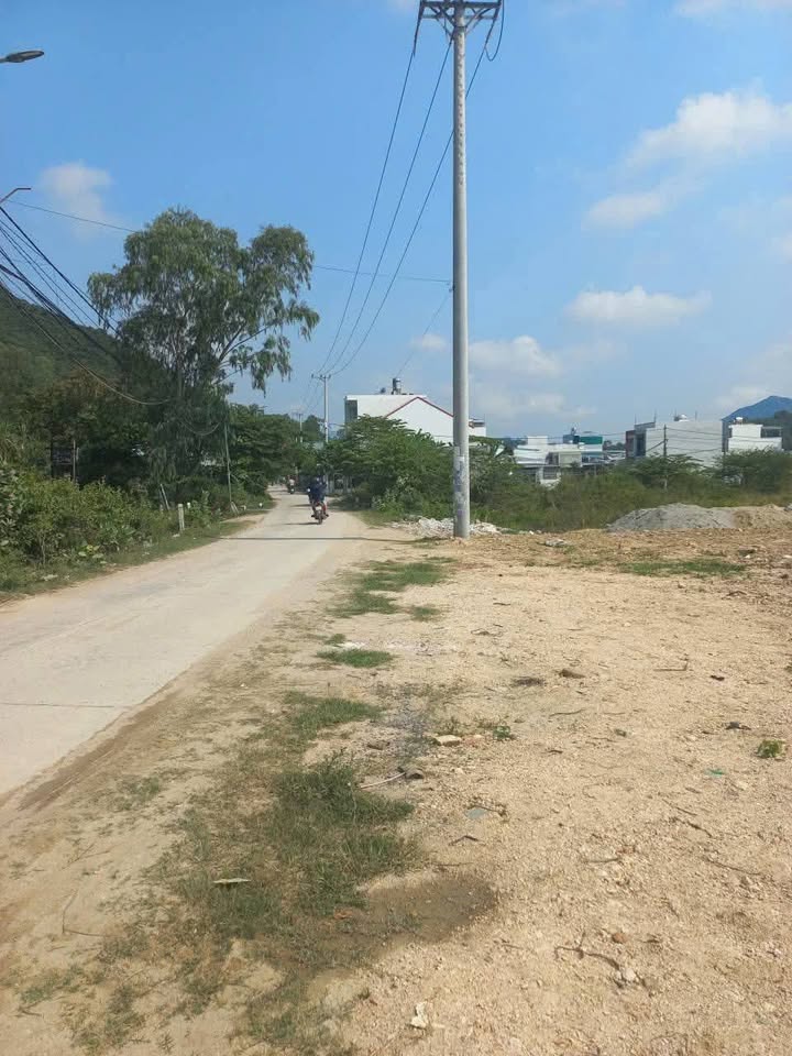 Lô đất Đường Hòn Thơm Nha Trang 112m² giá 2.6 tỷ - Tiềm năng tăng giá
