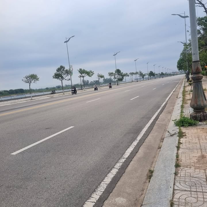 Nhà Mặt Tiền Trường Sa, Tư Nghĩa - 100m², Sẵn Sàng Đón Chủ Mới