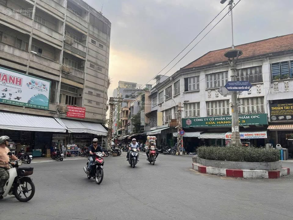 Nhà Mặt Tiền Phùng Hưng Q5 - 122m² Kinh Doanh Sầm Uất - 14 Tỷ