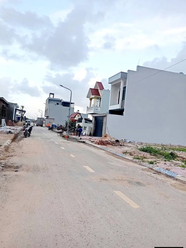 Đất đấu giá Nhơn Phú, Quy Nhơn 100m² - Sổ hồng chính chủ, 2.7 tỷ