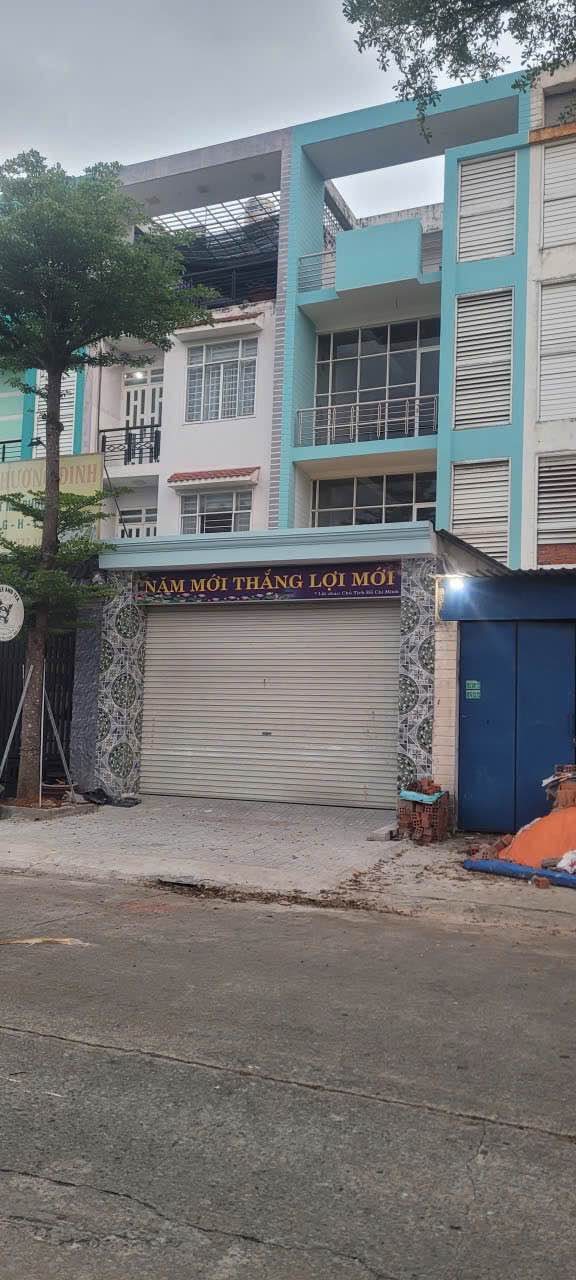 Nhà phố 3 lầu mặt tiền NF4, P.13 Bến Cát - Full nội thất, giá 8 triệu/tháng