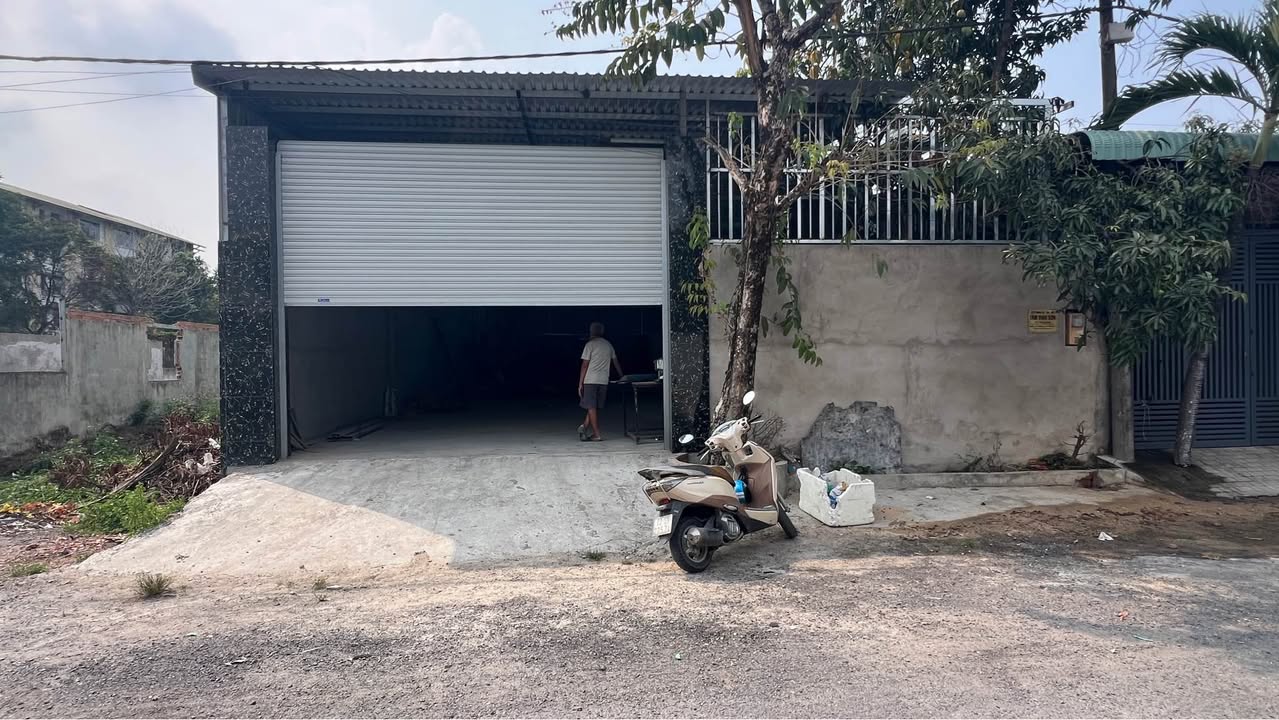 Nhà xưởng mới 300m² Hóc Môn - Giá 12 triệu/tháng - Sẵn sàng hoạt động