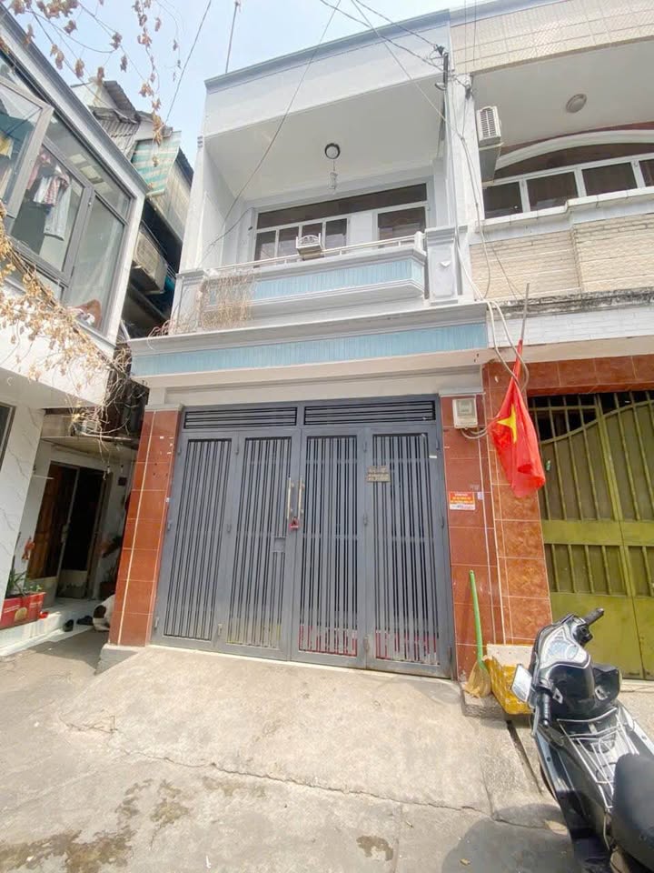 Nhà nguyên căn P.2 Phú Nhuận 40m² - Sân rộng đậu xe thoải mái!
