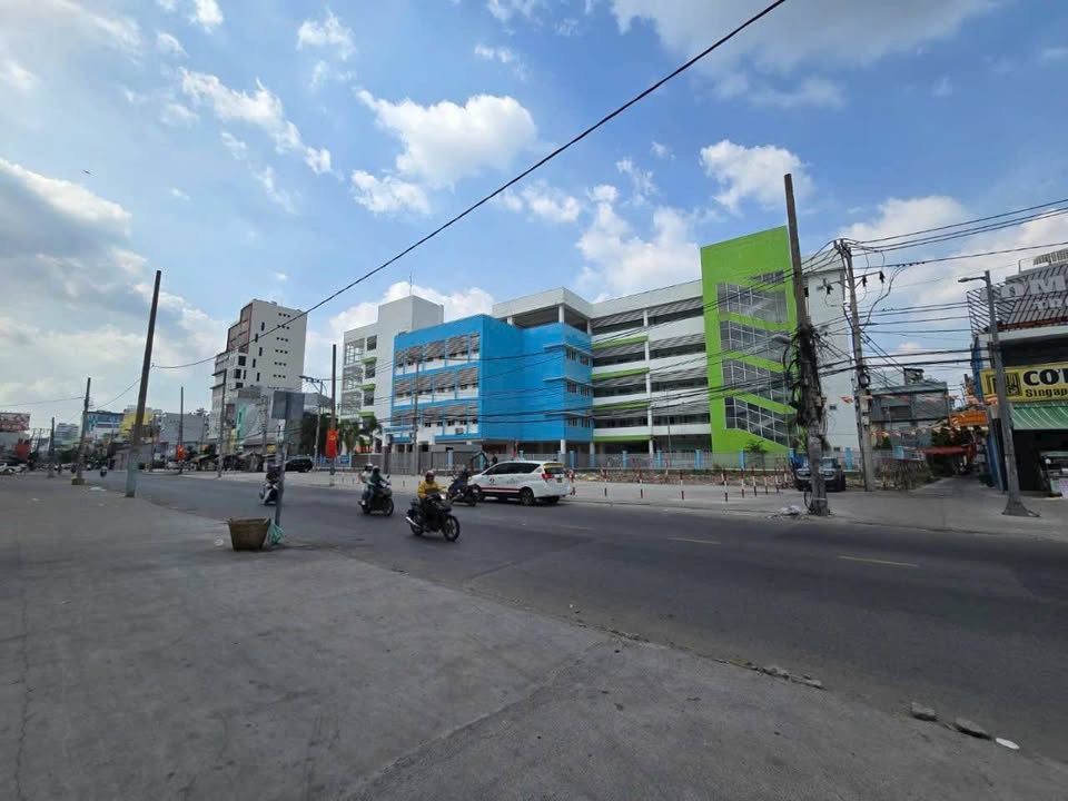 Nhà hẻm CMT8 Q3 15m² giá 2.48 tỷ - Vị trí đẹp, sổ hồng sẵn!