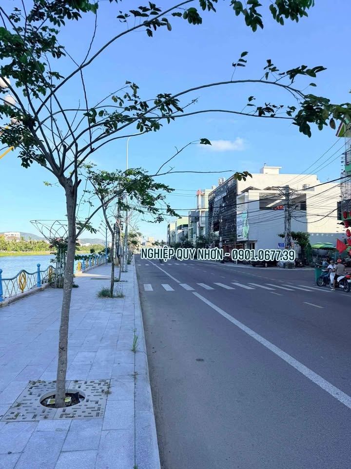 Nhà Phố Mặt Tiền Hoa Lư, Quy Nhơn 110m² - Vị trí đắc địa view sông!