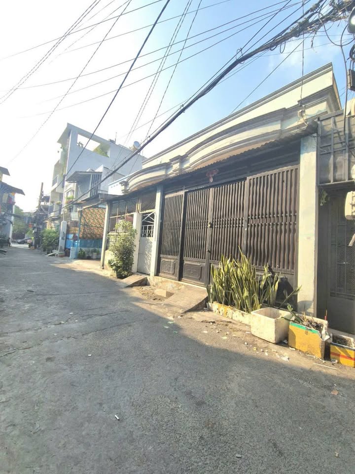 Nhà Riêng Tân Phú 53m² - Hẻm Ô Tô Sát Mặt Tiền, Sẵn Sàng Ở Ngay!