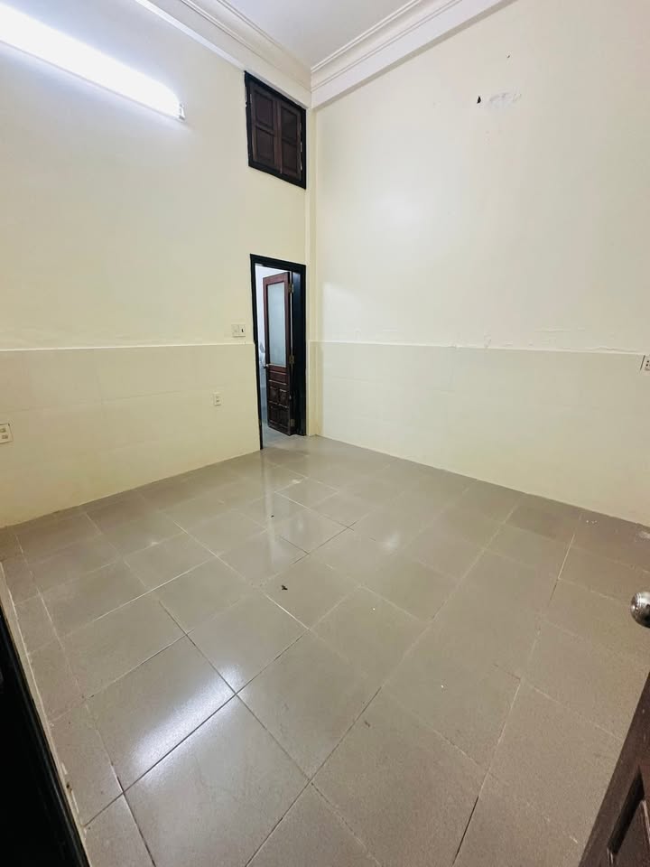 Cho thuê nhà 3 tầng mặt tiền Nguyễn Hữu Thọ, Huế - 110m² kinh doanh tốt