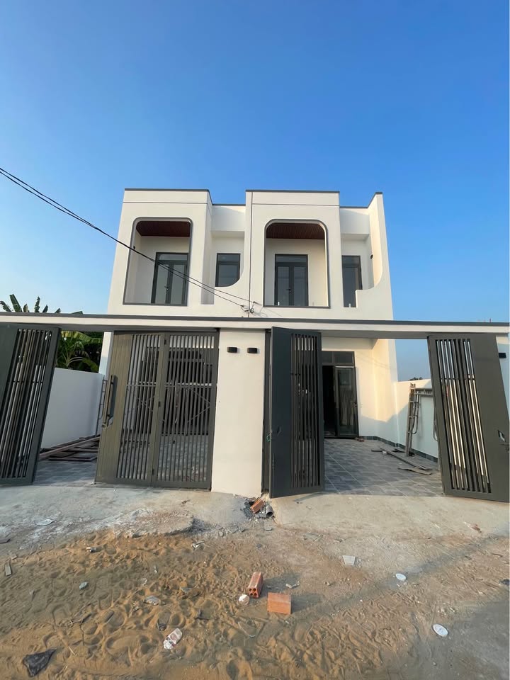 Nhà Ngay Hương Lộ 7, Vĩnh Cửu - Sổ Hồng 115m² Giá 2.45 Tỷ, Sẵn Sàng Cho Cuộc Sống Mới!