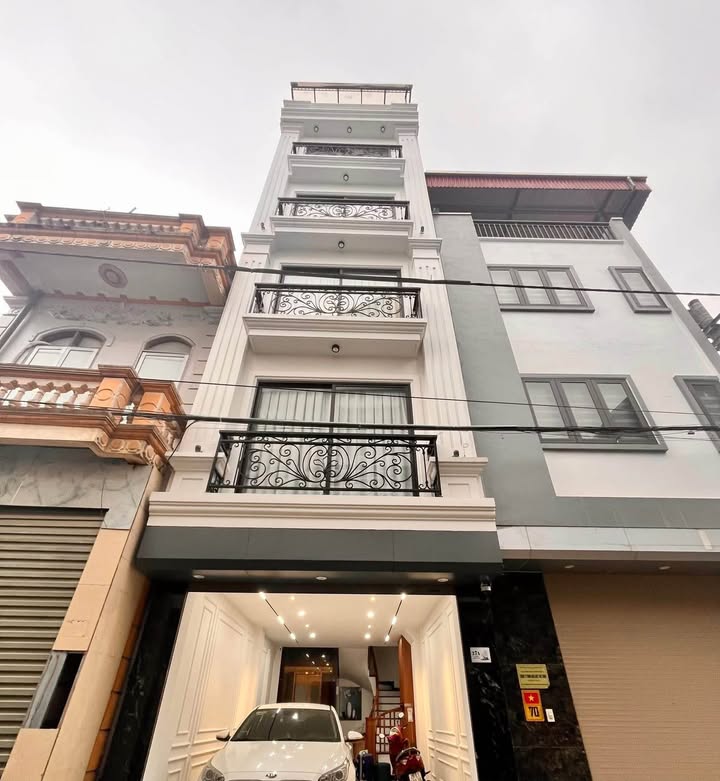 Nhà 7 Tầng Thang Máy Mặt Tiền Đường Láng, Đống Đa - 48m², Ô Tô Vào Nhà