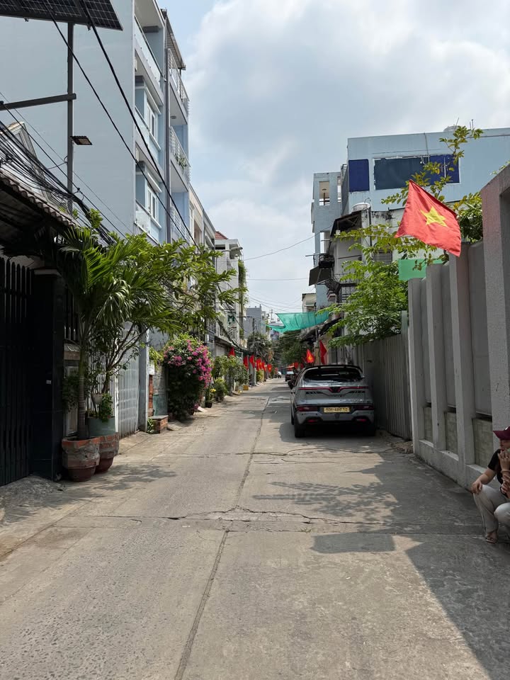 Đất Bùi Đình Tuý, Bình Thạnh - Hẻm Ô Tô Tránh 51m² - Sổ Đẹp 7.6 Tỷ