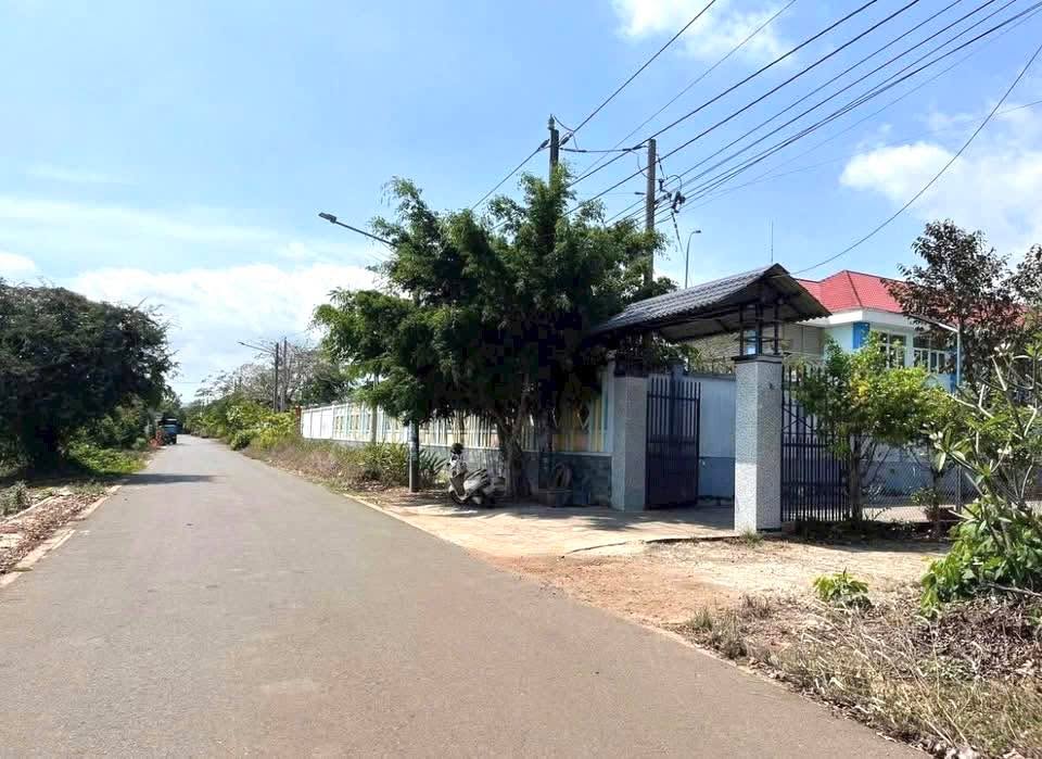 Bán đất Thị trấn Đất Đỏ 150m² - Sổ đỏ sẵn, gần chợ, đối diện trường học