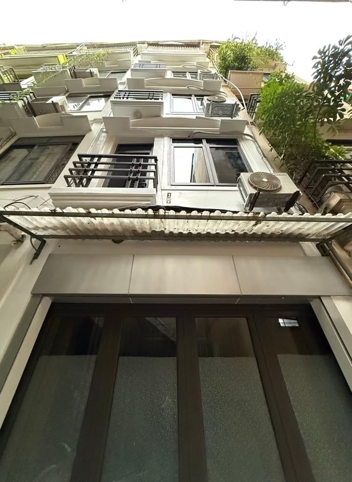 Nhà Phân Lô Cầu Giấy 5 Tầng Đẹp Ở Ngay - 35m² - 9.79 Tỷ