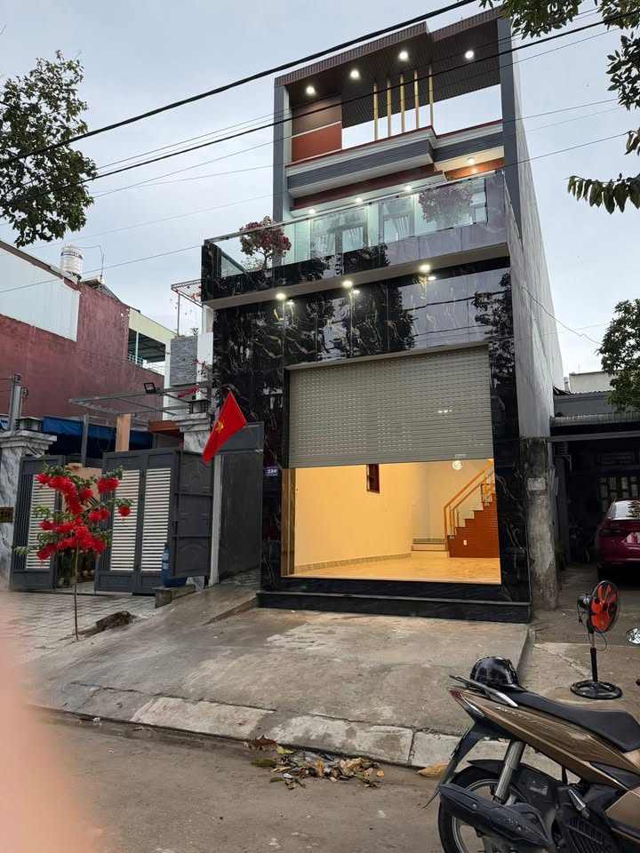 Nhà Mặt Tiền Huỳnh Tươi Dĩ An 112m² - KD Đa Ngành, 4 Phòng Trọ Thu Nhập Ổn Định