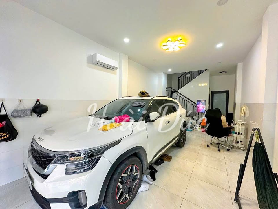 Nhà Phố Mặt Tiền Kinh Doanh Quận 7 - 4 Tầng, 5PN, Giá 13.3 Tỷ