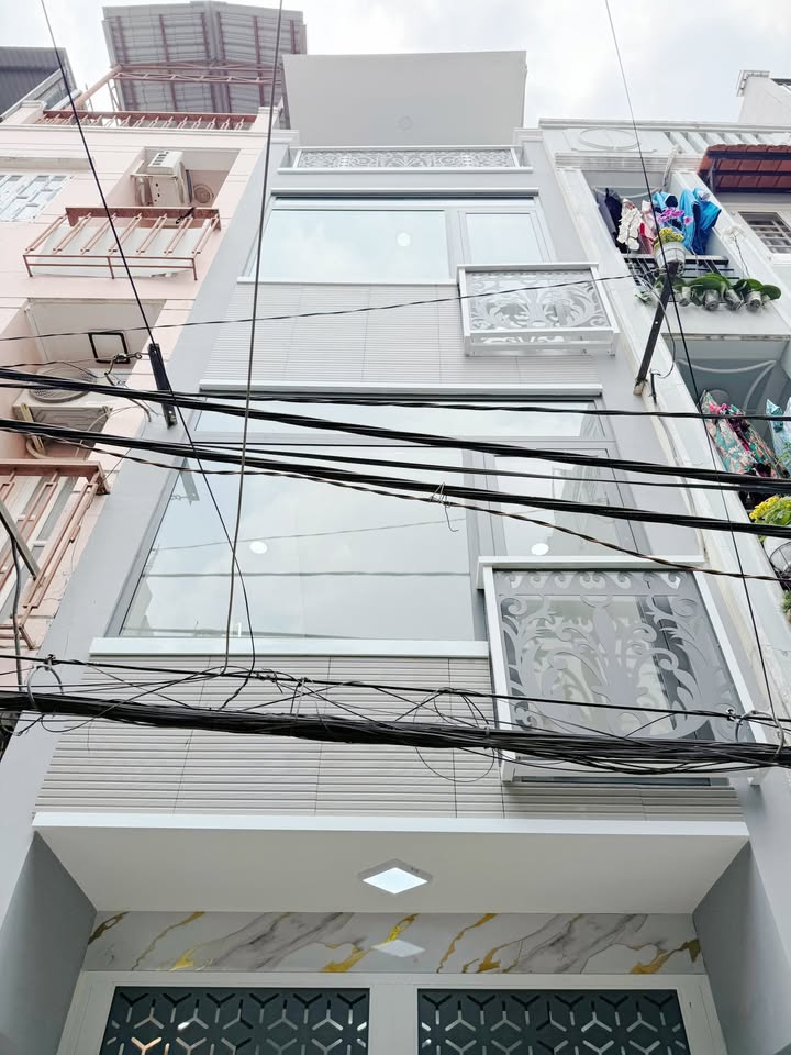 Nhà Phố Quận 4 21m² giá 6.7 tỷ - Mặt tiền kinh doanh đắc địa!