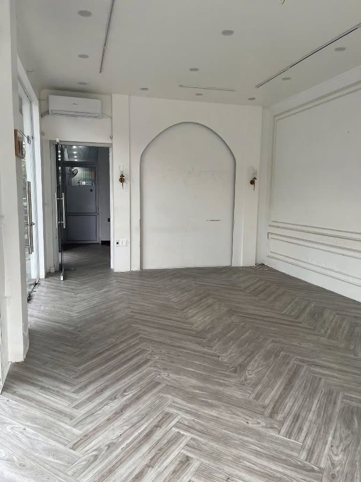 Nhà Lô Góc 4 Tầng Mặt Tiền Núi Thành, Hải Châu - Kinh Doanh Đắc Địa