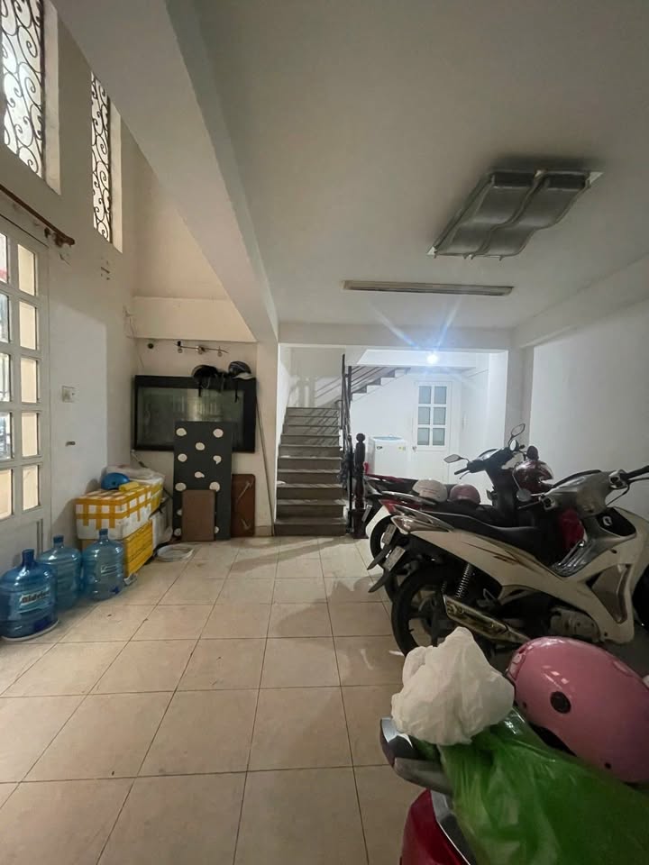 Nhà 5 Tầng Hẻm Hoàng Văn Thụ, Tân Bình 33m² - Sẵn sàng ở ngay!