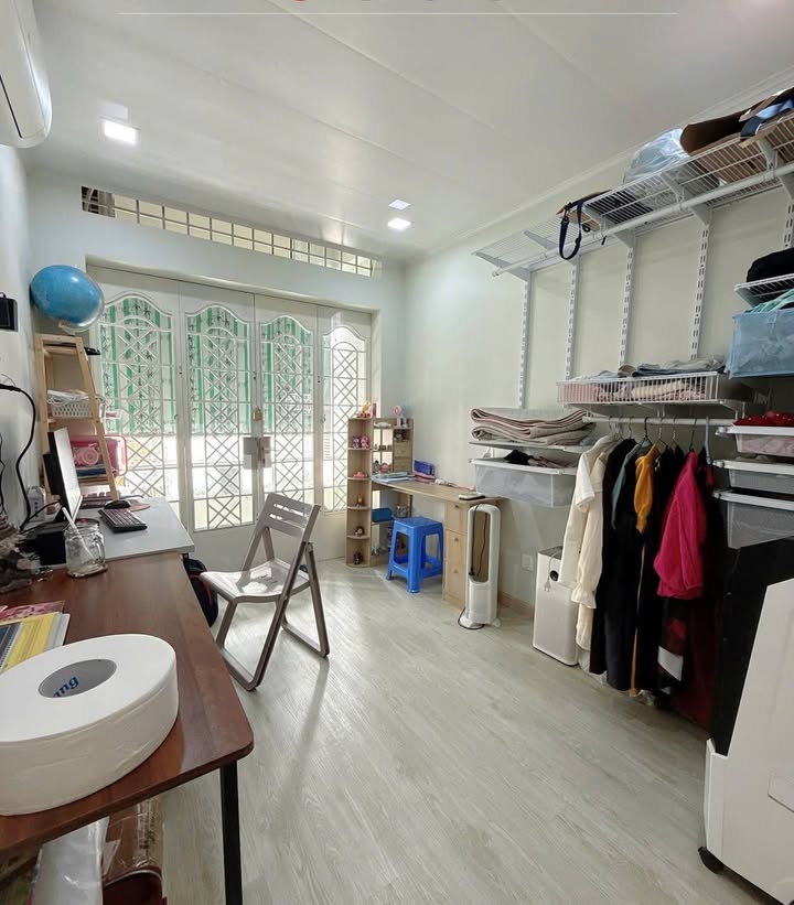 Nhà Hẻm 4m CMT8, Q10 - 120m², 4 Tầng, Chỉ 4 Tỷ