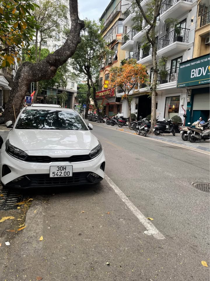 Bán Gấp Biệt Thự Cổ 54m² Mặt Tiền Rộng 10m - Vị Trí Vàng Hoàn Kiếm