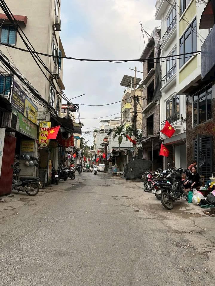 Nhà Mặt Phố Tựu Liệt 139m² - Kinh Doanh Đắc Lợi - Giá 3x Tỷ