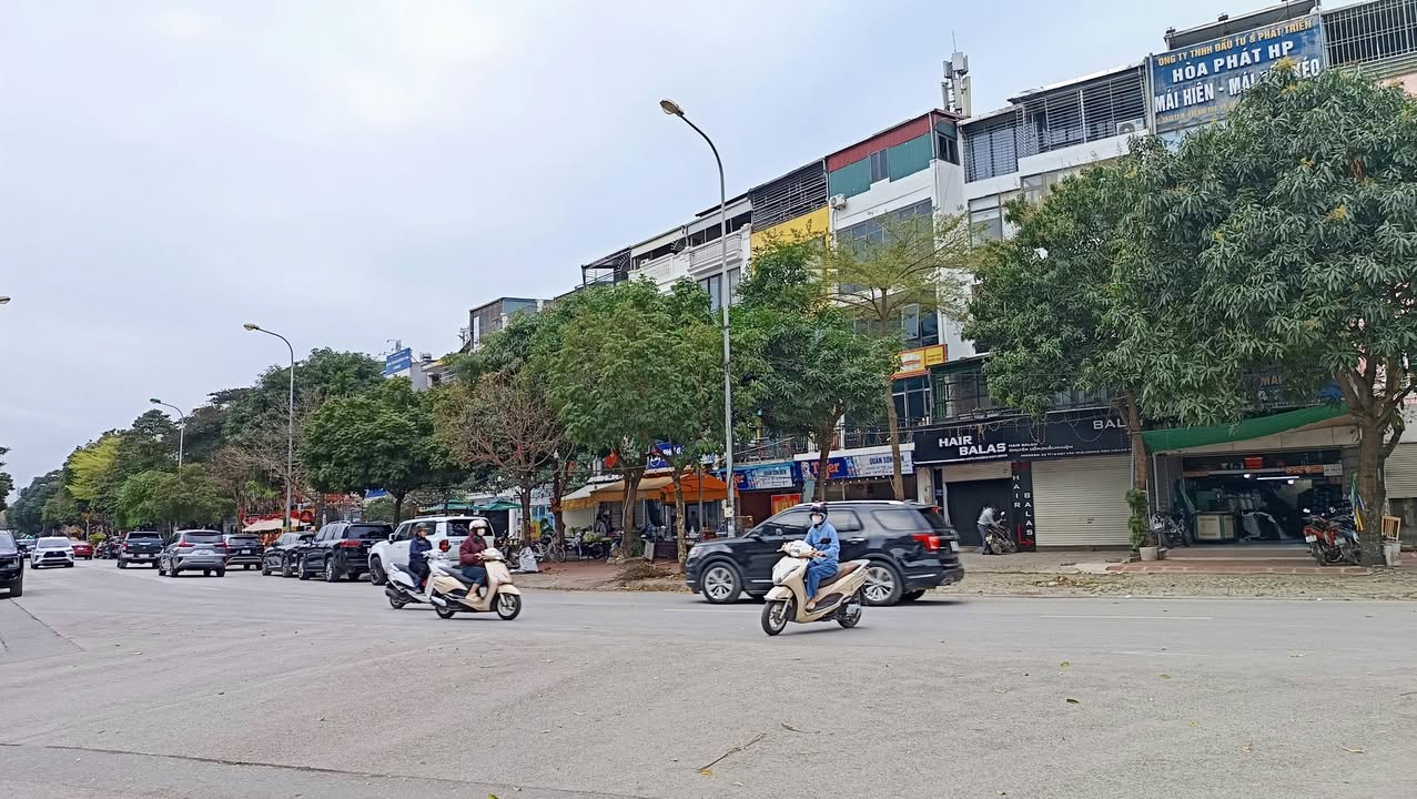 Nhà Phố Phố Văn Phú, Hà Đông 90m² - Mặt Tiền Kinh Doanh Đắc Địa!