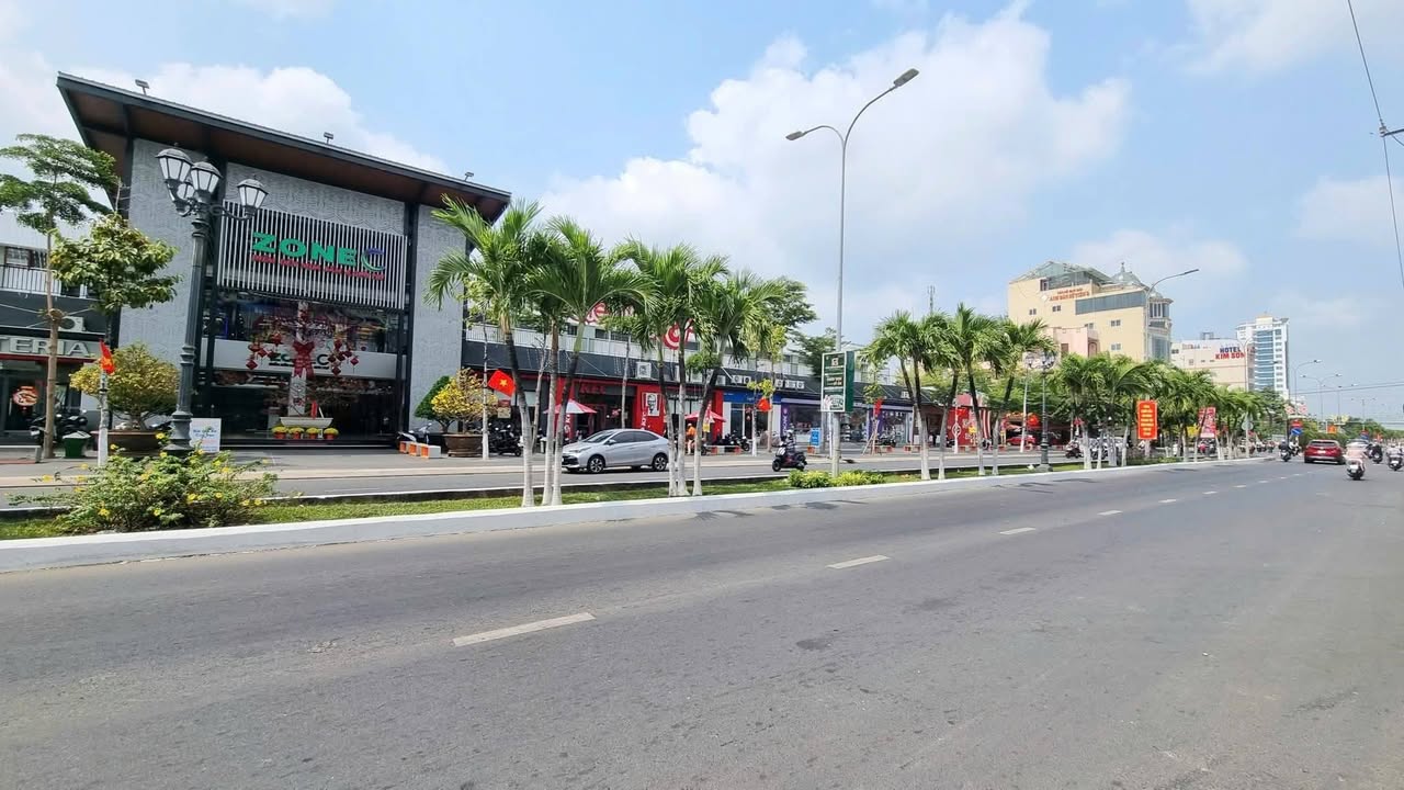 Nhà Phố Đường 3/2 Phú Quốc 90m² - Mặt tiền kinh doanh!