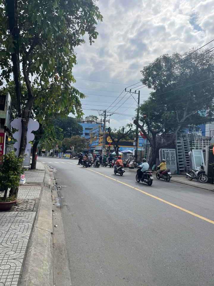 Nhà phố Mặt tiền Tỉnh Lộ 10 Bình Tân 131.75m² - Mặt tiền kinh doanh đắc địa!