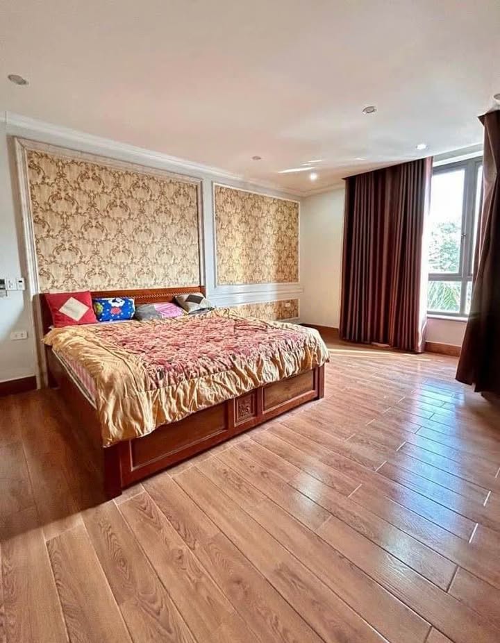 Nhà Phố Trần Nguyên Hãn 80m² - Mặt tiền kinh doanh, thang máy hiện đại!