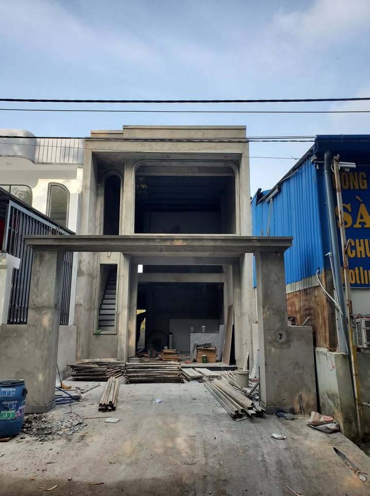 Nhà Phố Lầu Lửng Bến Cát 105m² Giá 2.35 Tỷ - Mặt Tiền Kinh Doanh Đắc Địa!