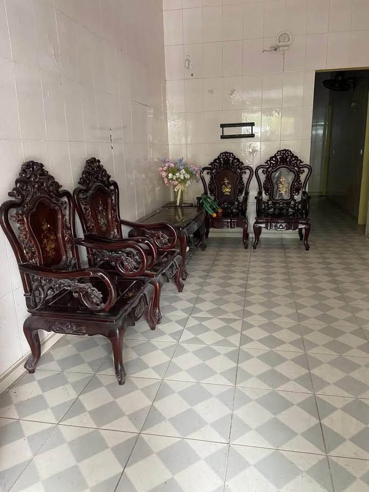 Cho thuê nhà Phường Bắc Hà, Hà Tĩnh - 2PN, Sân rộng, Chỗ đỗ ô tô