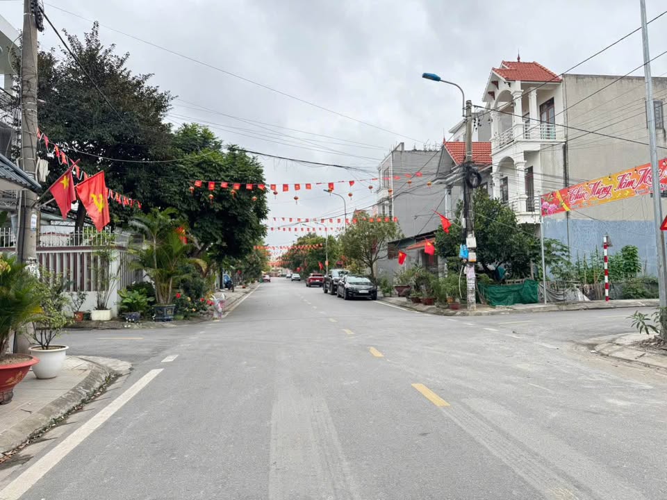 Đất nền Mặt đường Chung Cư An Dương 59.5m² - Sổ đỏ sẵn sàng - Giá 2.4 tỷ