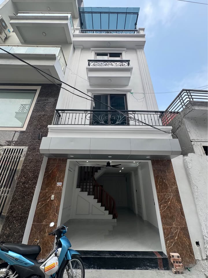 Nhà riêng Đan Phượng 41.9m² dưới 5 tỷ - Mới xây, ô tô đỗ thông tứ tung!