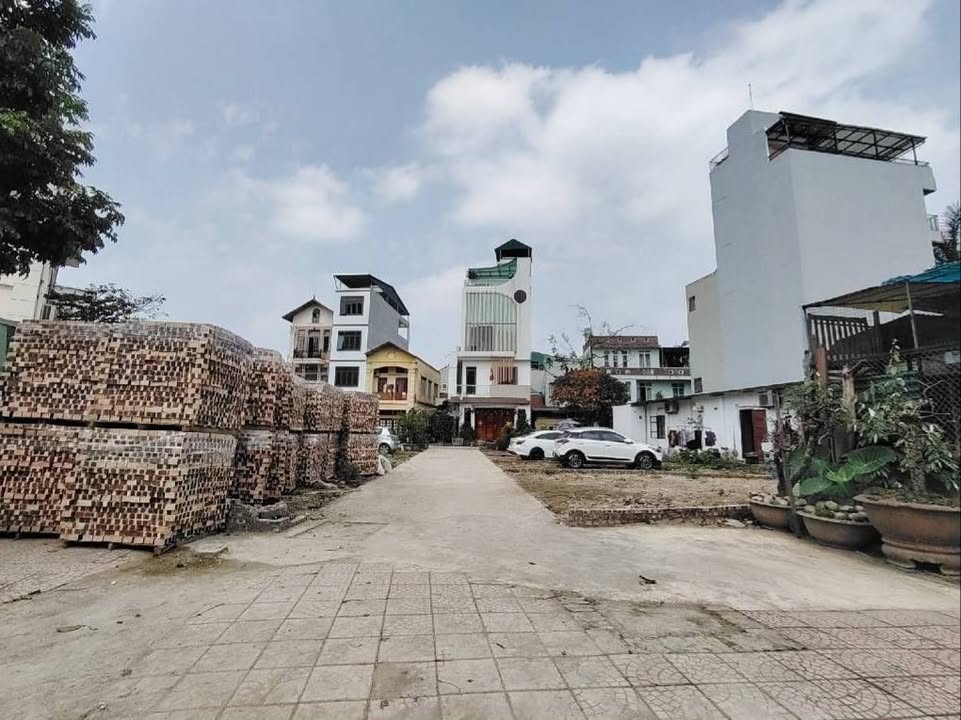 Đất Phân Lô Vuông Vắn Ngọc Thụy, Long Biên - 50m² Giá 11.x Tỷ, Ô Tô Ngủ Trong Đất