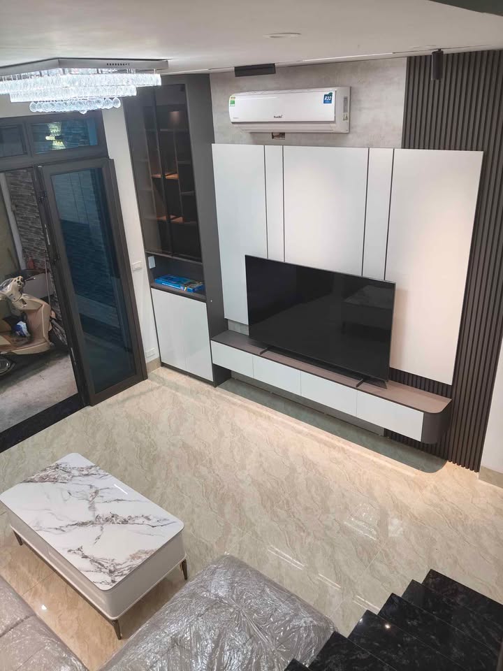 Nhà 5 tầng thang máy Thổ Quan, Đống Đa 42m² - 14.3 tỷ, Ô tô lùi cửa