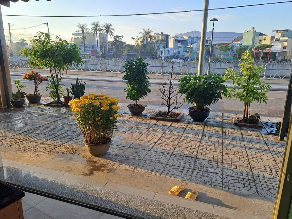 Nhà Mặt Tiền Đường Đào Tấn, Quy Nhơn - Ngang 8.1m, Mặt Tiền Kinh Doanh!