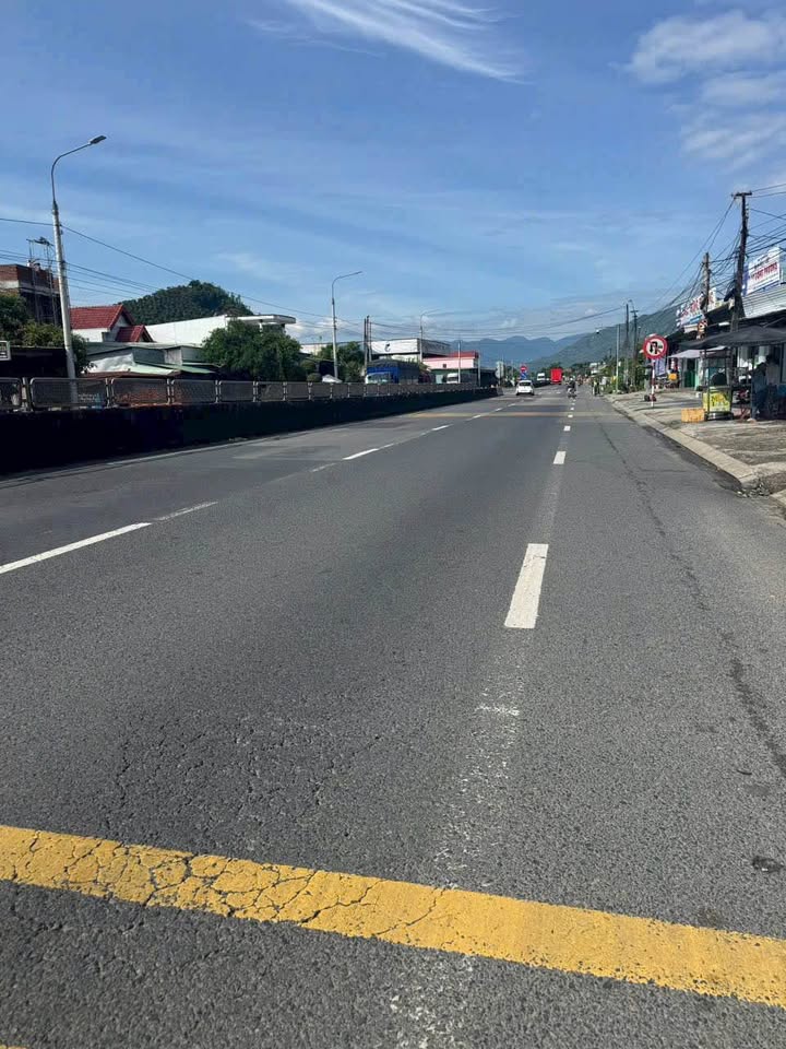 Nhà Phố Quốc lộ 1 Suối Hiệp 200m² - Mặt tiền kinh doanh đắc địa!