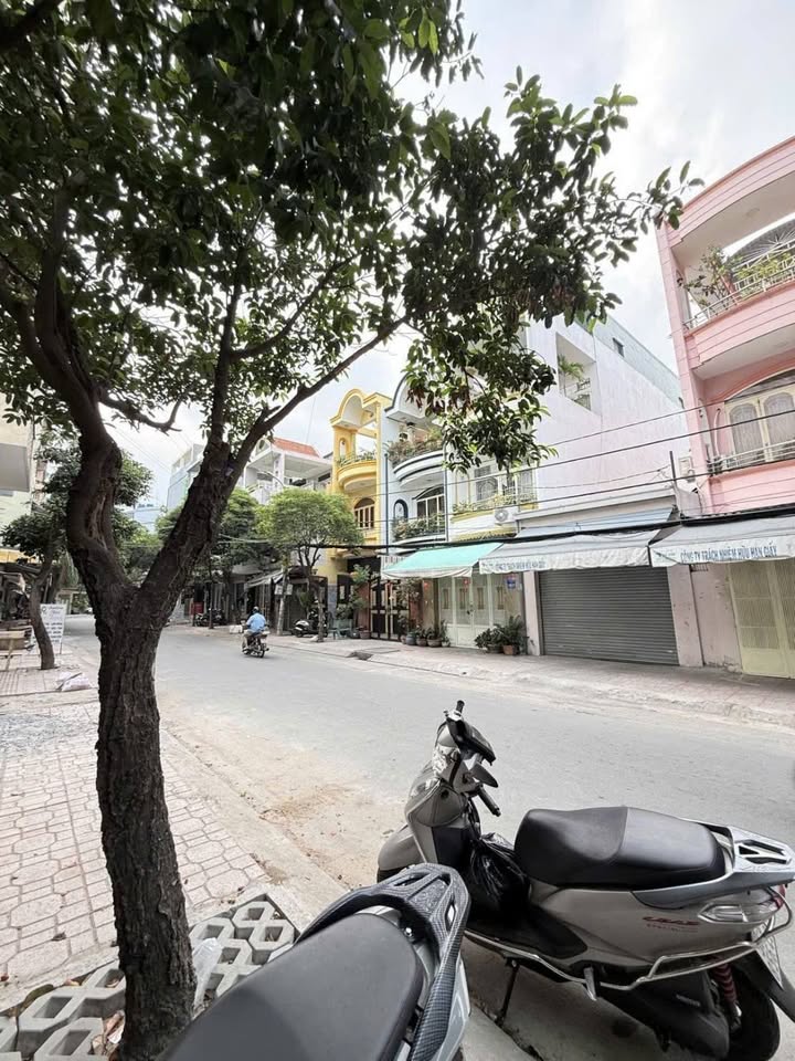 Nhà Phố Quận 6 50m² 10.8 Tỷ - Mặt Tiền Kinh Doanh, Dòng Tiền Ổn Định!