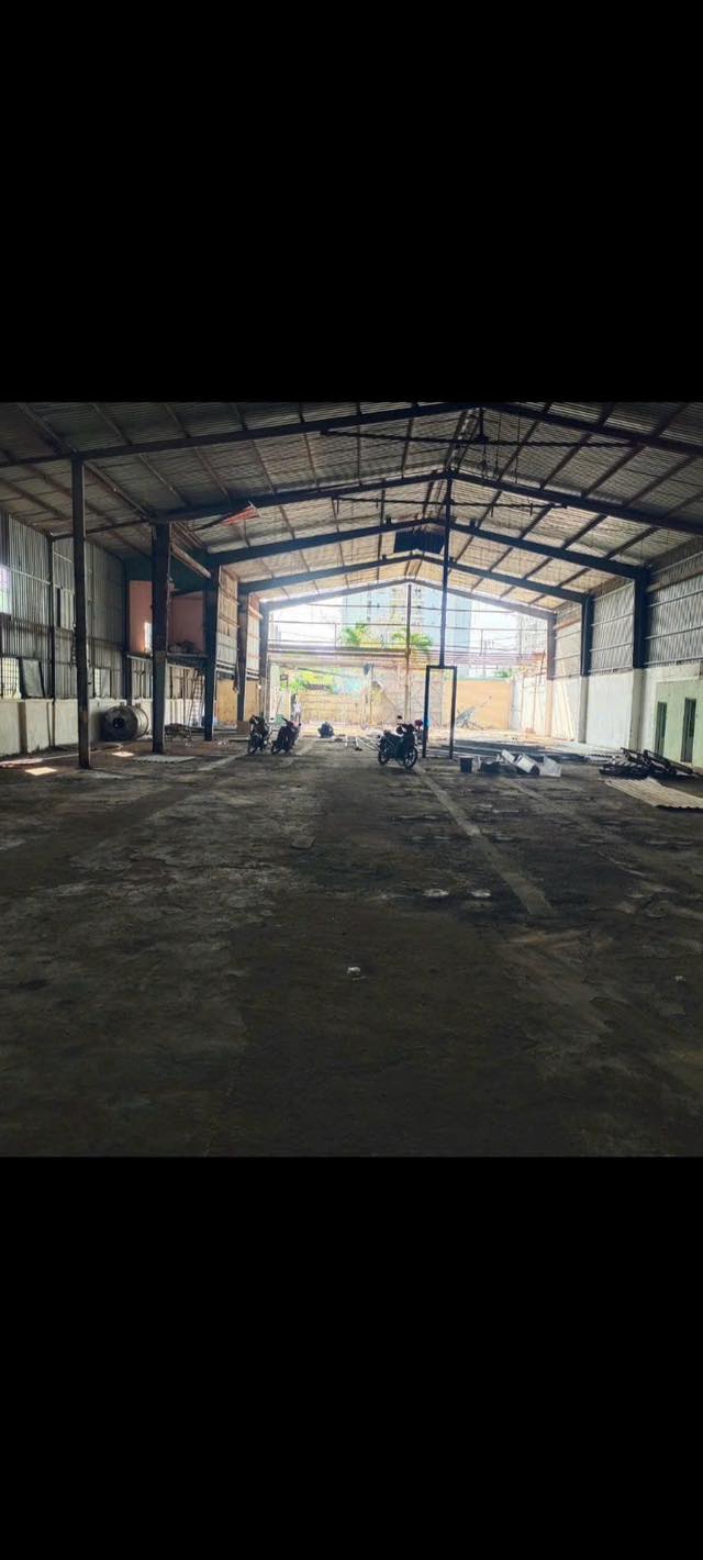 Kho Xưởng Tân Thới Nhất, Q12 1000m² - Container Thoải Mái!