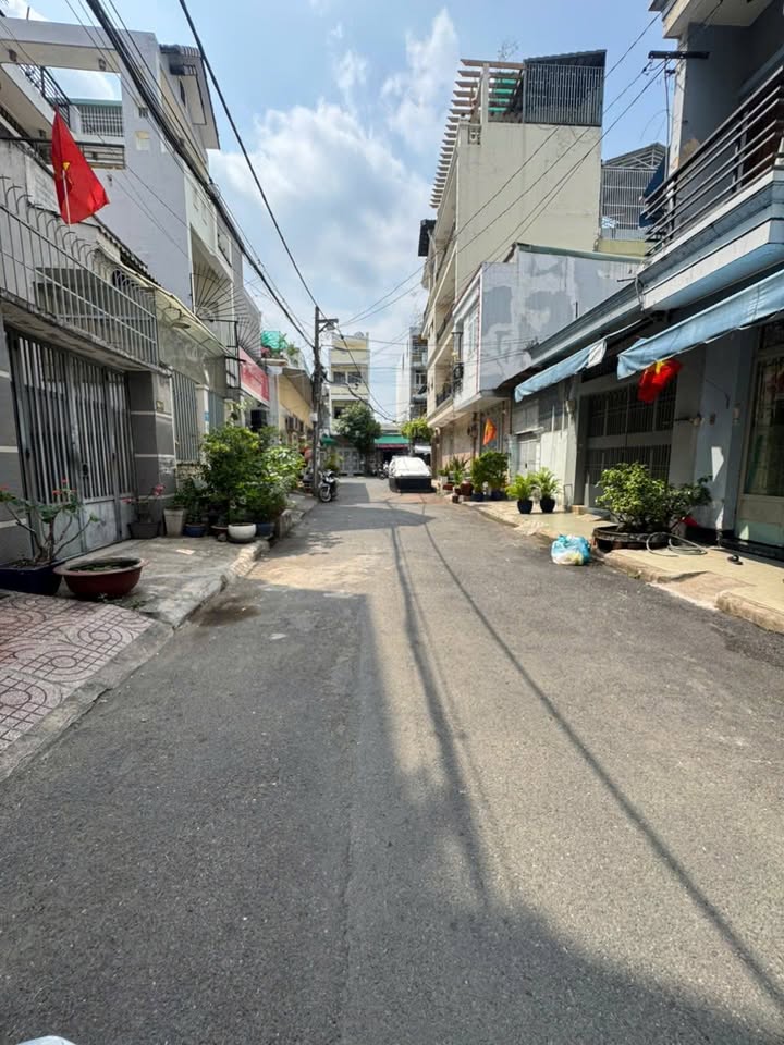 Nhà P.Tân Sơn Nhì Tân Phú 76m² - Hẻm 8m ô tô vào tận nhà!