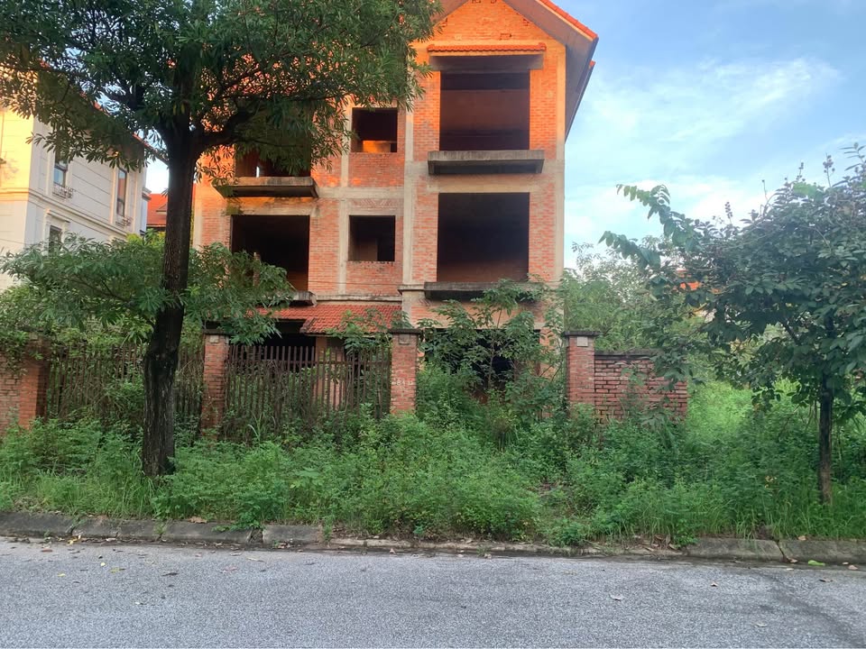 Đất Vàng KĐT Chi Đông 184m² - Nhà Xây Thô, Sổ Sẵn