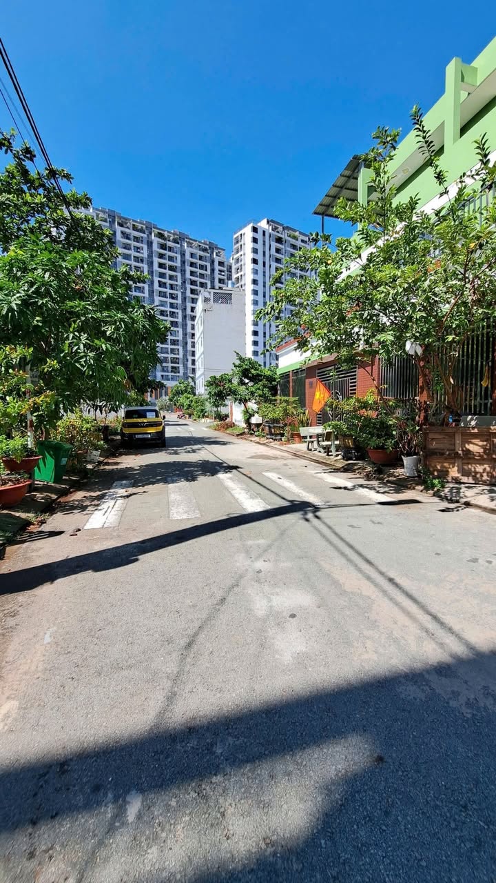 Đất Nền Phú Hữu 81m² - 5 Phút Đến Q.2 - Sổ Hồng Sẵn Sàng