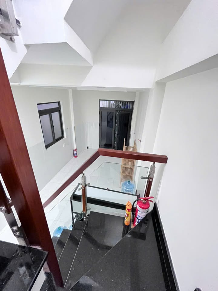 Cho thuê nhà nguyên căn hẻm xe hơi Trần Quang Diệu, Q3 - 30m², 2PN, 14 triệu/tháng