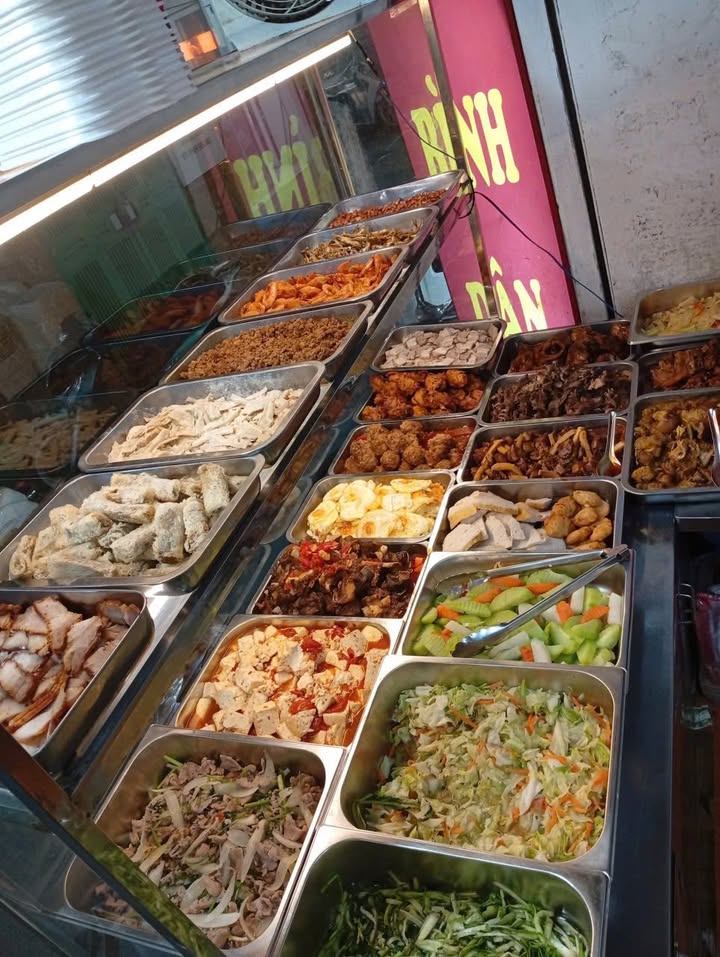 Sang nhượng Quán Cơm 40m² Mặt Tiền 4m - Chùa Láng, Đống Đa - Vận Hành Ngay