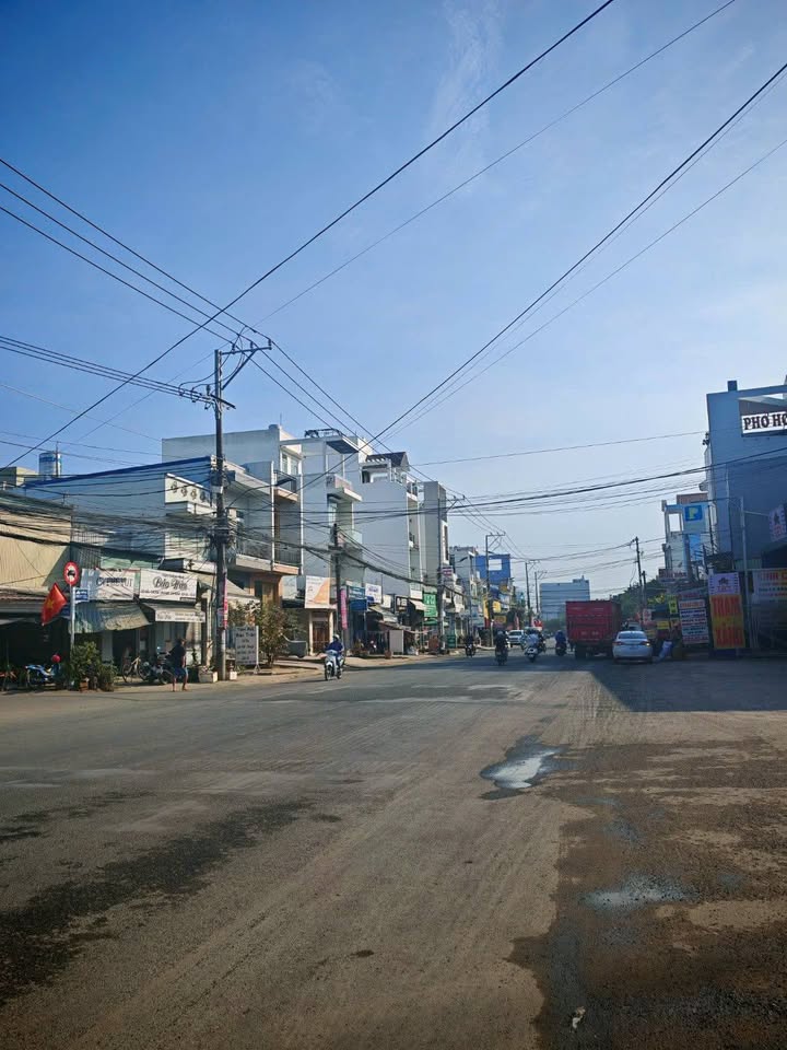 Nhà Phố Phạm Cự Lượng, Long Xuyên 5 tỷ - Mặt tiền kinh doanh đắc địa!