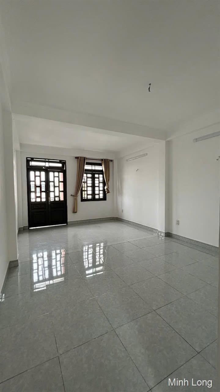 Cho thuê nhà mặt tiền Huỳnh Thị Hai, Q12 - 84m², 5PN, Có Thang Máy & Gara Ô Tô