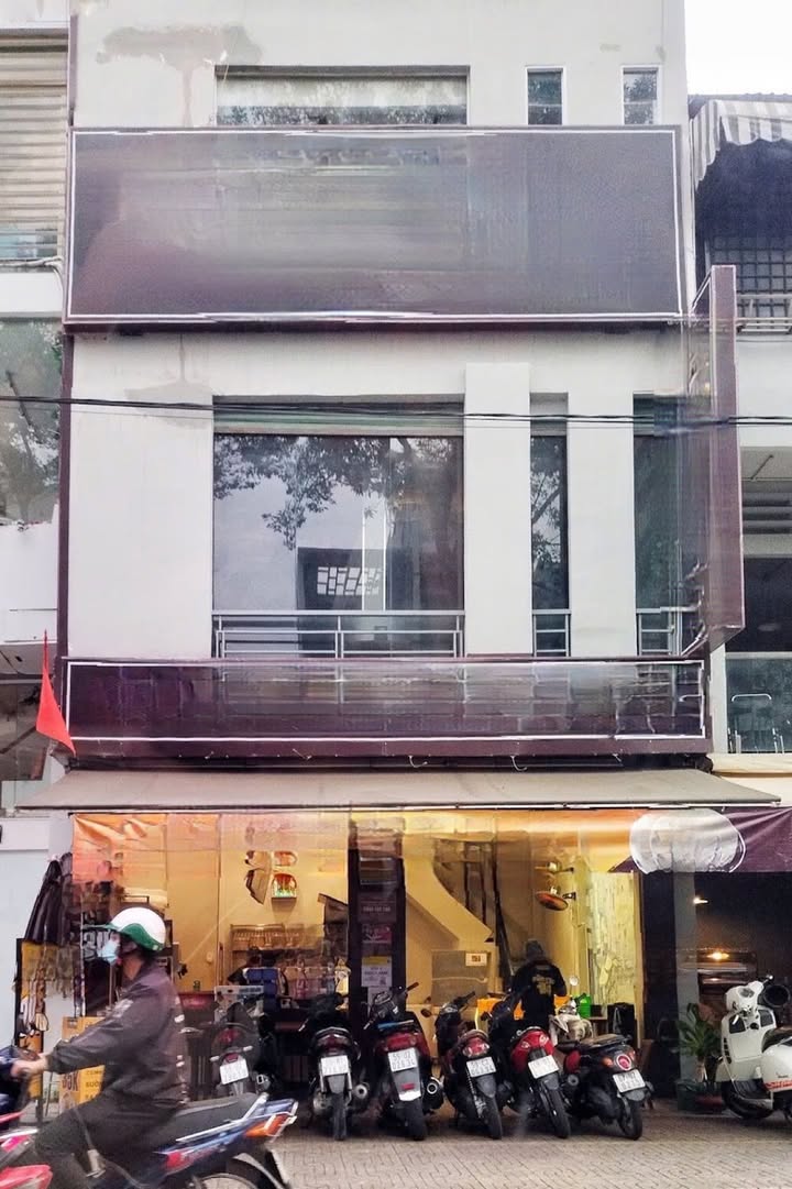 Cho thuê nhà mặt tiền An Dương Vương, Q5 - Kinh doanh sầm uất, 42m²