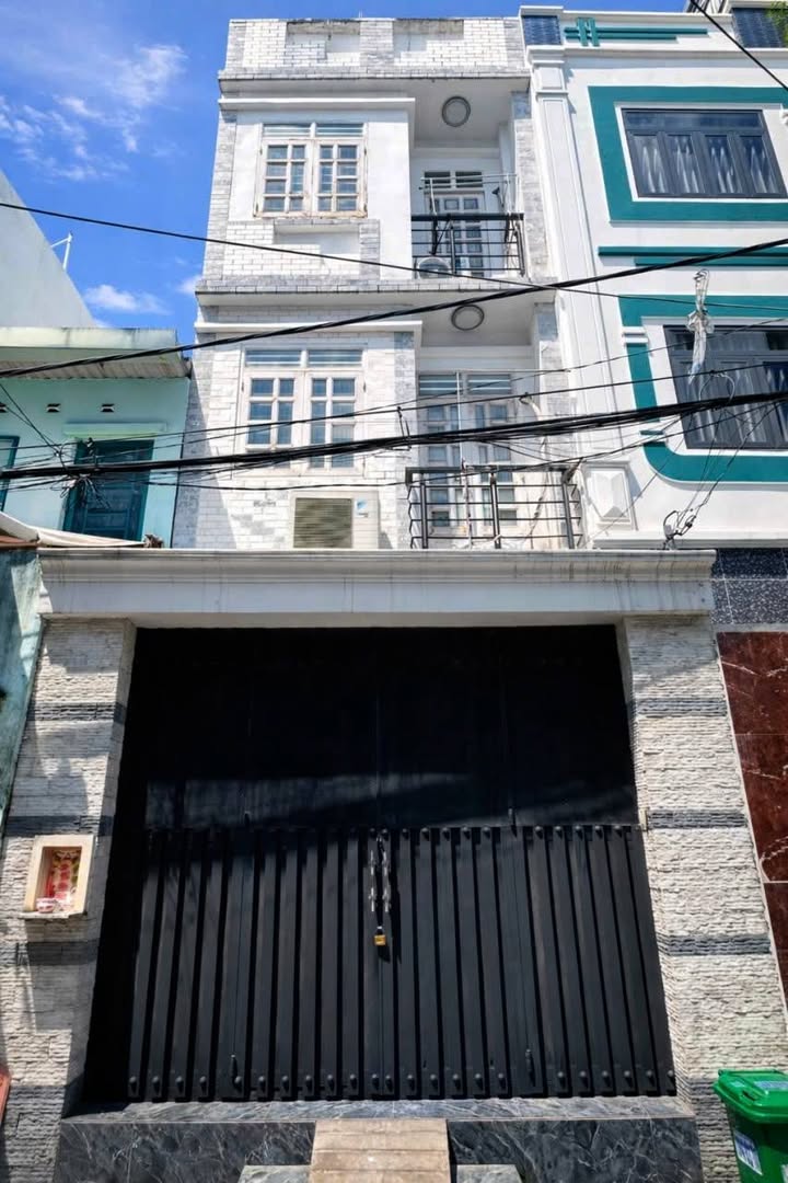 Nhà Phường Bình Trị Đông, Bình Tân - 40m² - 3PN - Hướng Đông Giá 4.93 Tỷ