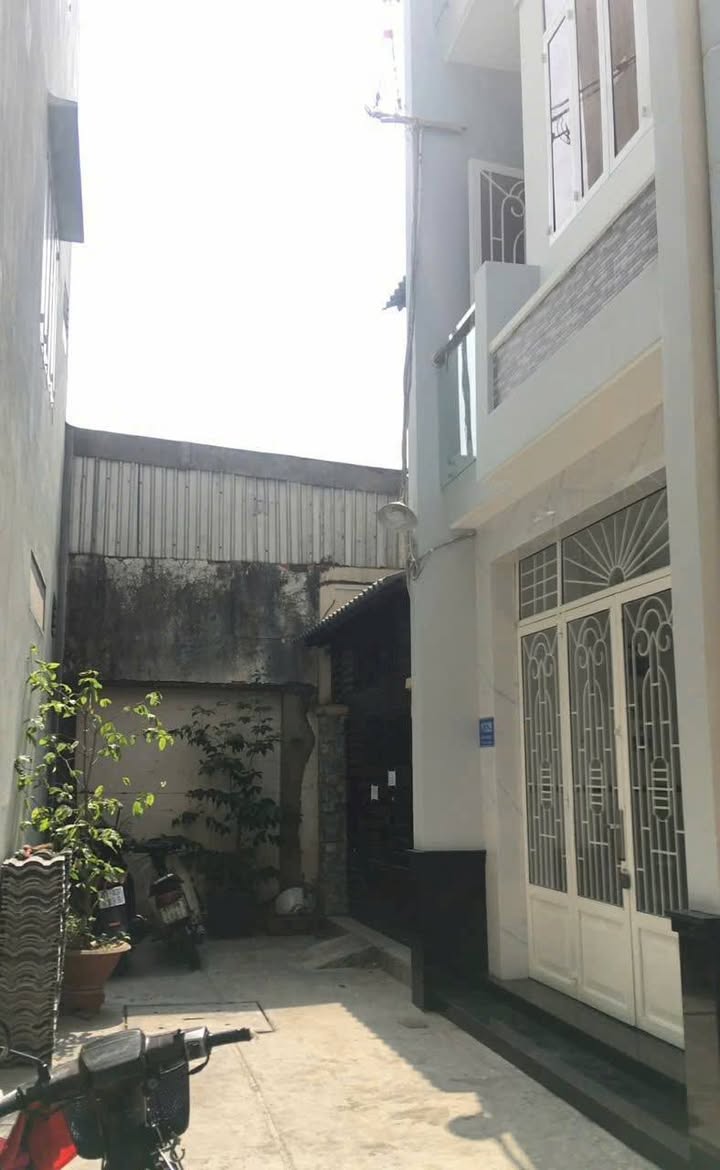 Nhà 4x13m 4PN, 3 Lầu, Gần Chợ Nguyễn Sơn, Tân Phú - 5.5 Tỷ